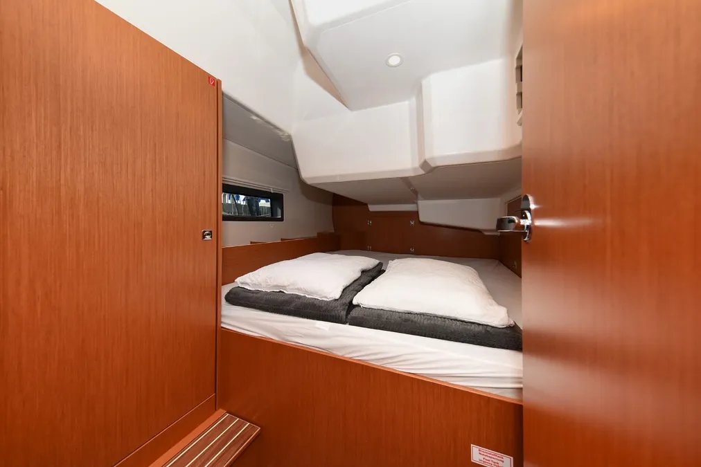 Bavaria C42 — photo 35