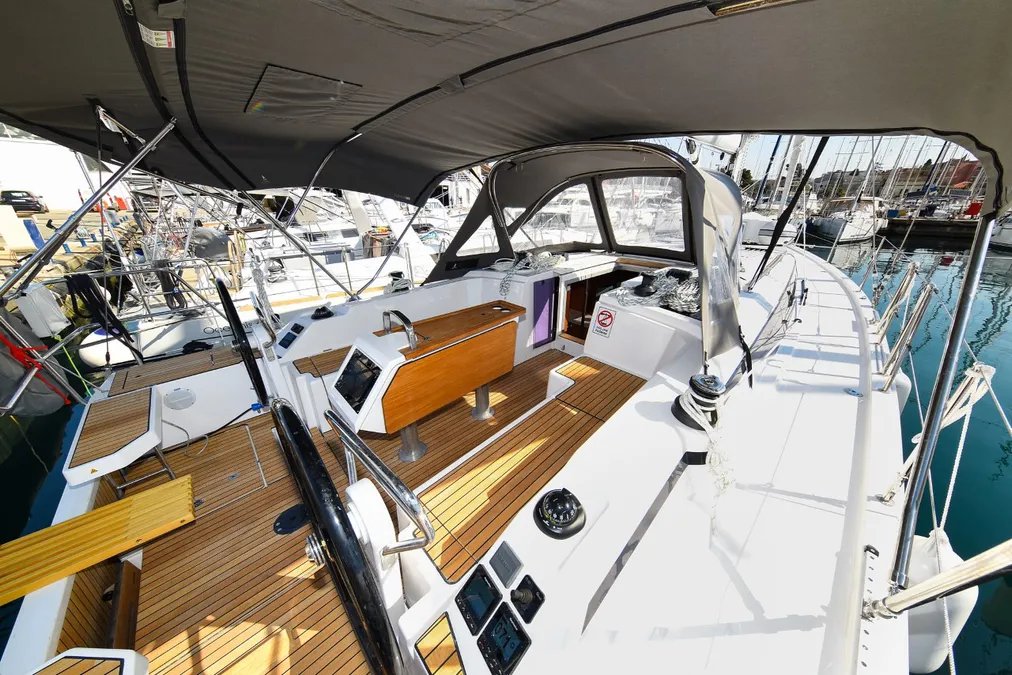 Bavaria C38 — photo 13