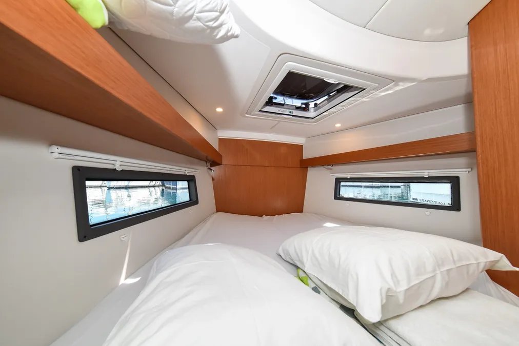 Bavaria C38 — photo 28