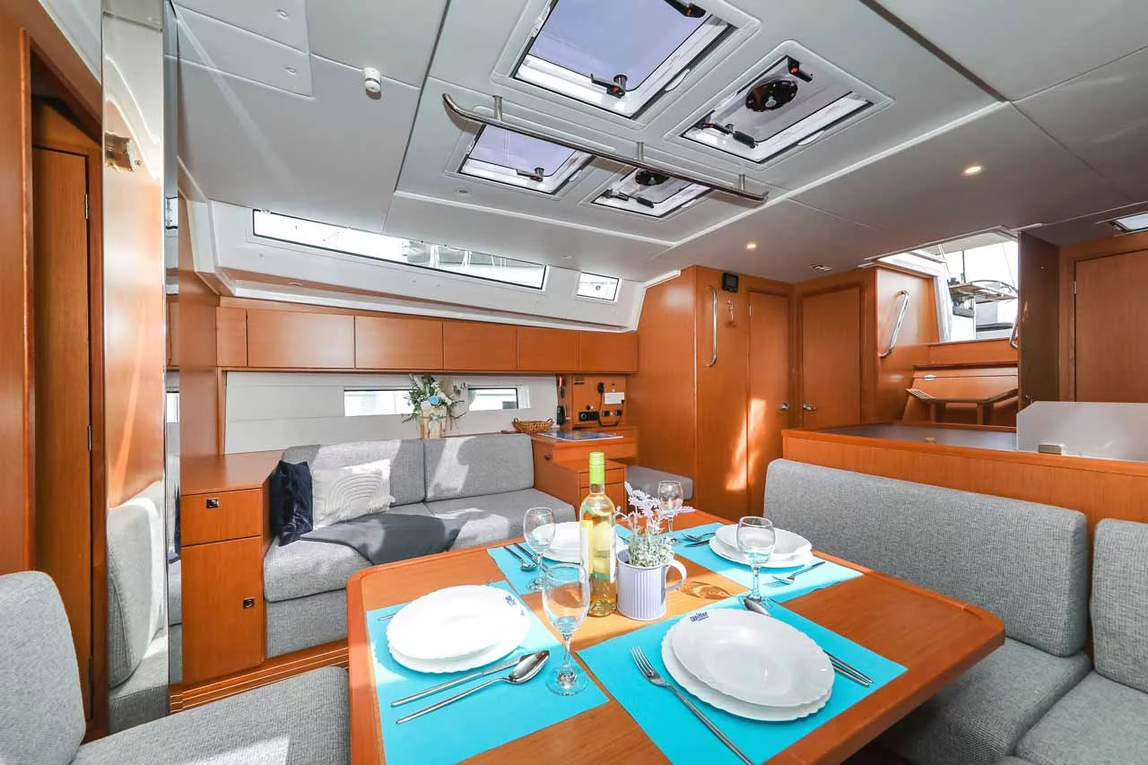 Bavaria C50 Holiday - 5 + 1 cab. (Granat)  - 12