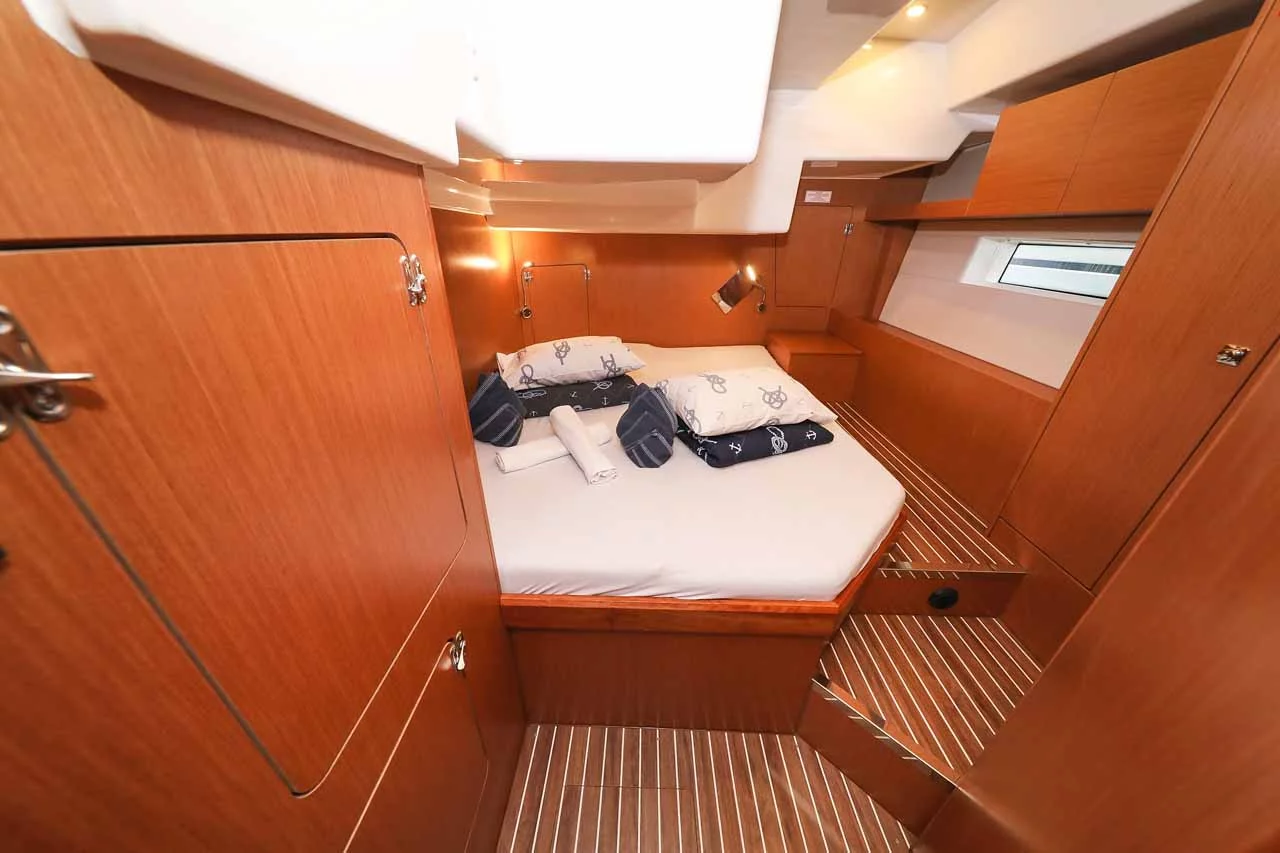 Bavaria C50 Holiday - 5 + 1 cab. (Granat)  - 25