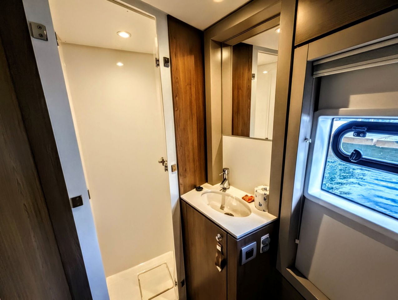 Bali 4.4 - 4 + 2 cab. — photo 14