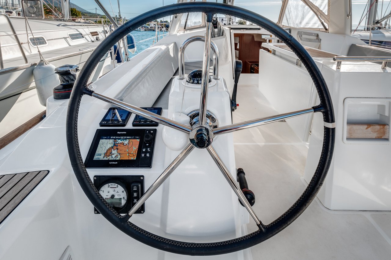 Photo #3 - Oceanis 38.1 (Harmonia) in Korfu - 36433