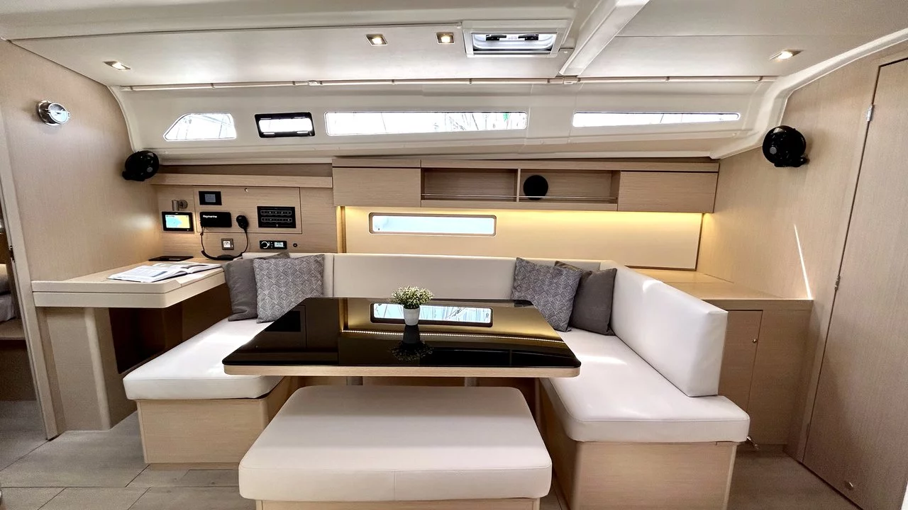 Oceanis 40.1 (Valkyrie)  - 7