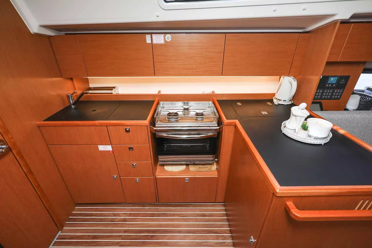 Bavaria C42 (Good Times)  - 14