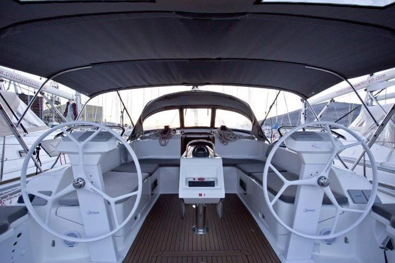Bavaria Cruiser 46 - 4 cab. (Grey Sky)  - 4