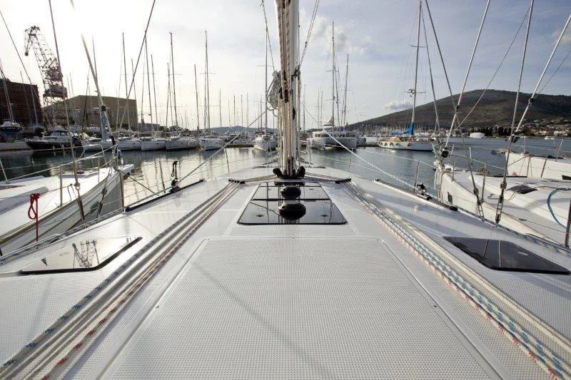 Bavaria Cruiser 46 - 4 cab. (Grey Sky)  - 7
