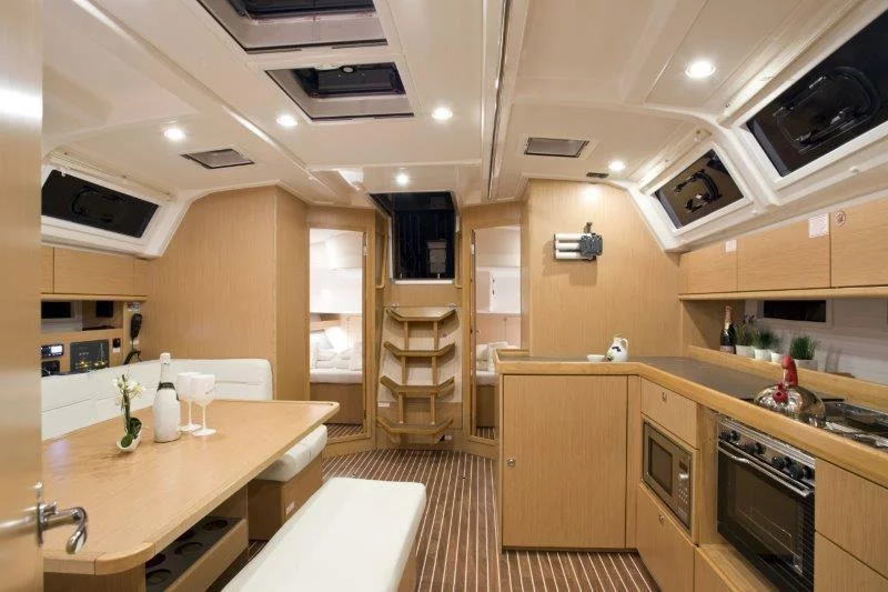 Bavaria Cruiser 46 - 4 cab. (Grey Sky)  - 12