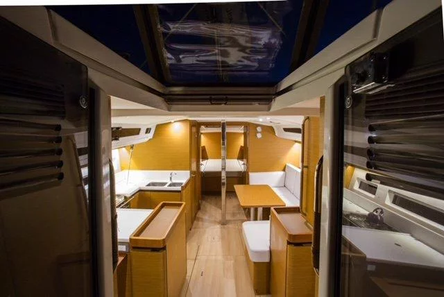 Sun Odyssey 440 (Ocean Song)  - 15