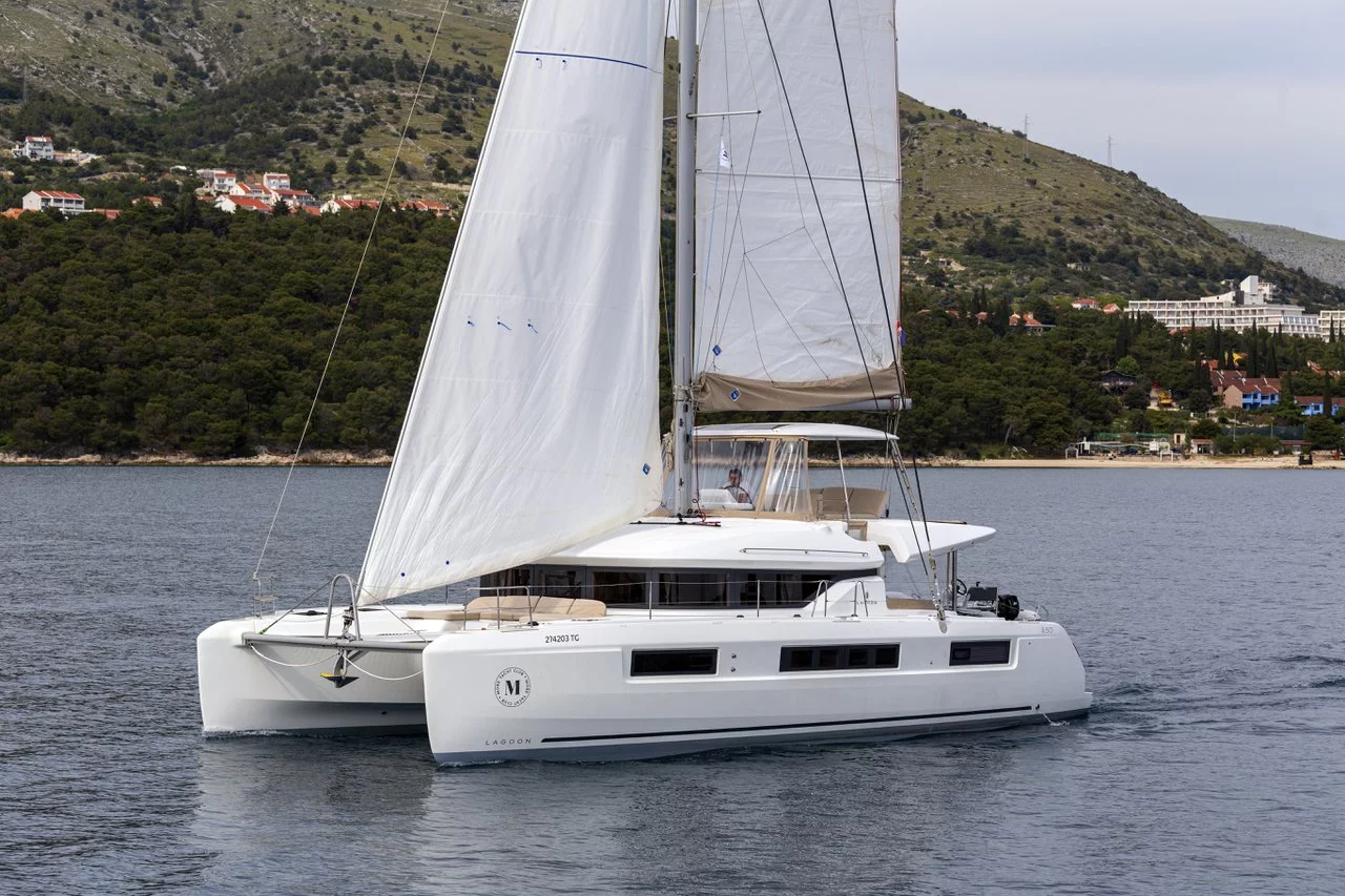 Lagoon 50 - 6 + 2 cab. (Sunshine)  - 6