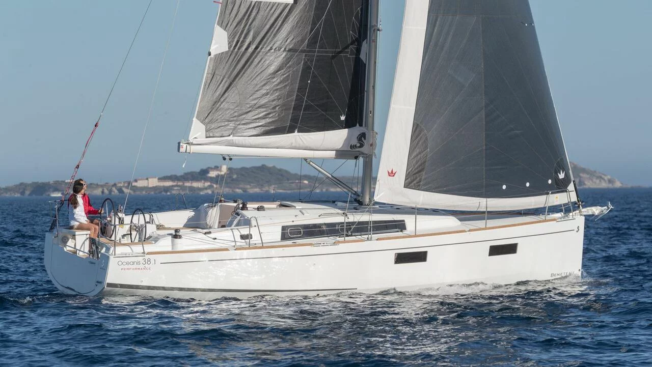 Oceanis 38.1 (Lukas)  - 3