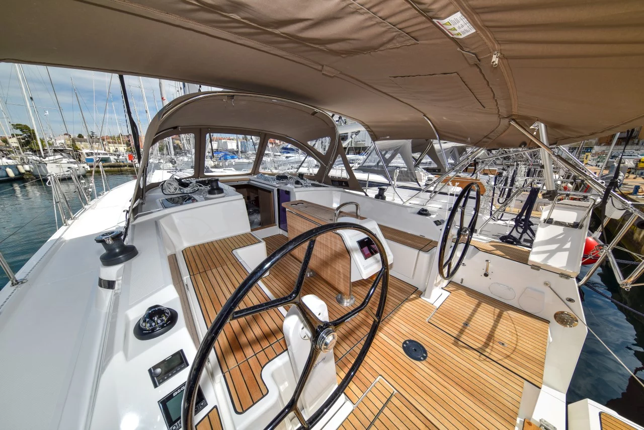 Bavaria C42 (Mauvic)  - 12