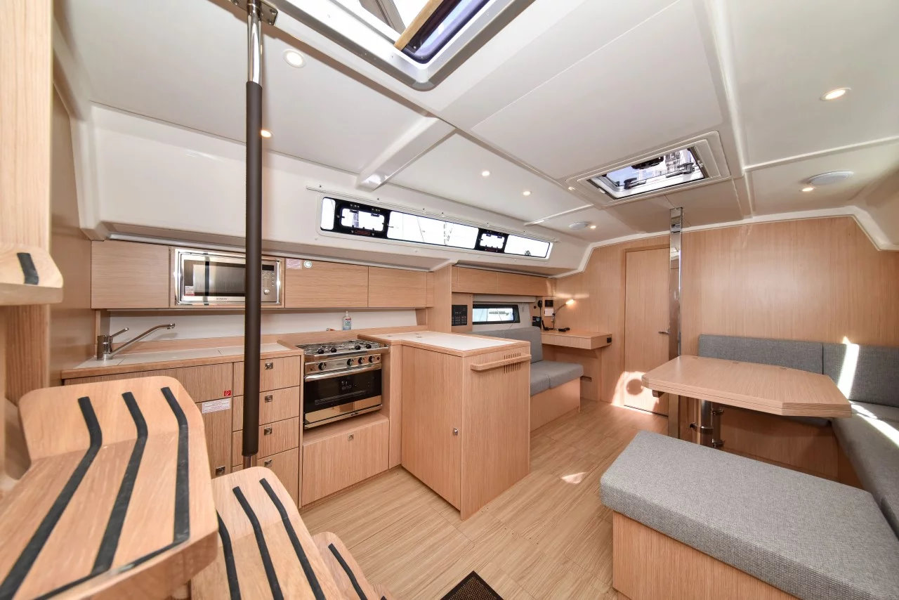 Bavaria C42 (Mauvic)  - 14