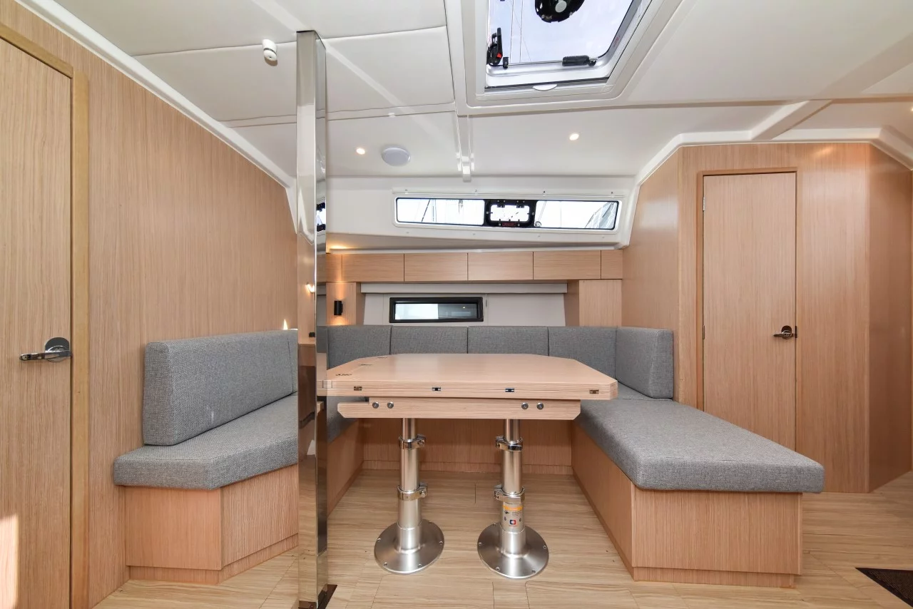 Bavaria C42 (Mauvic)  - 17