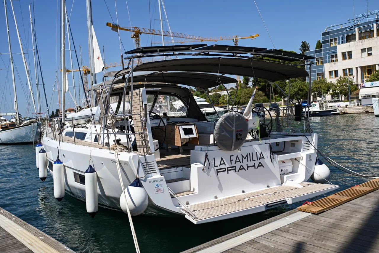 Dufour 470 - 4 + 1 cab. (La Familia)  - 25