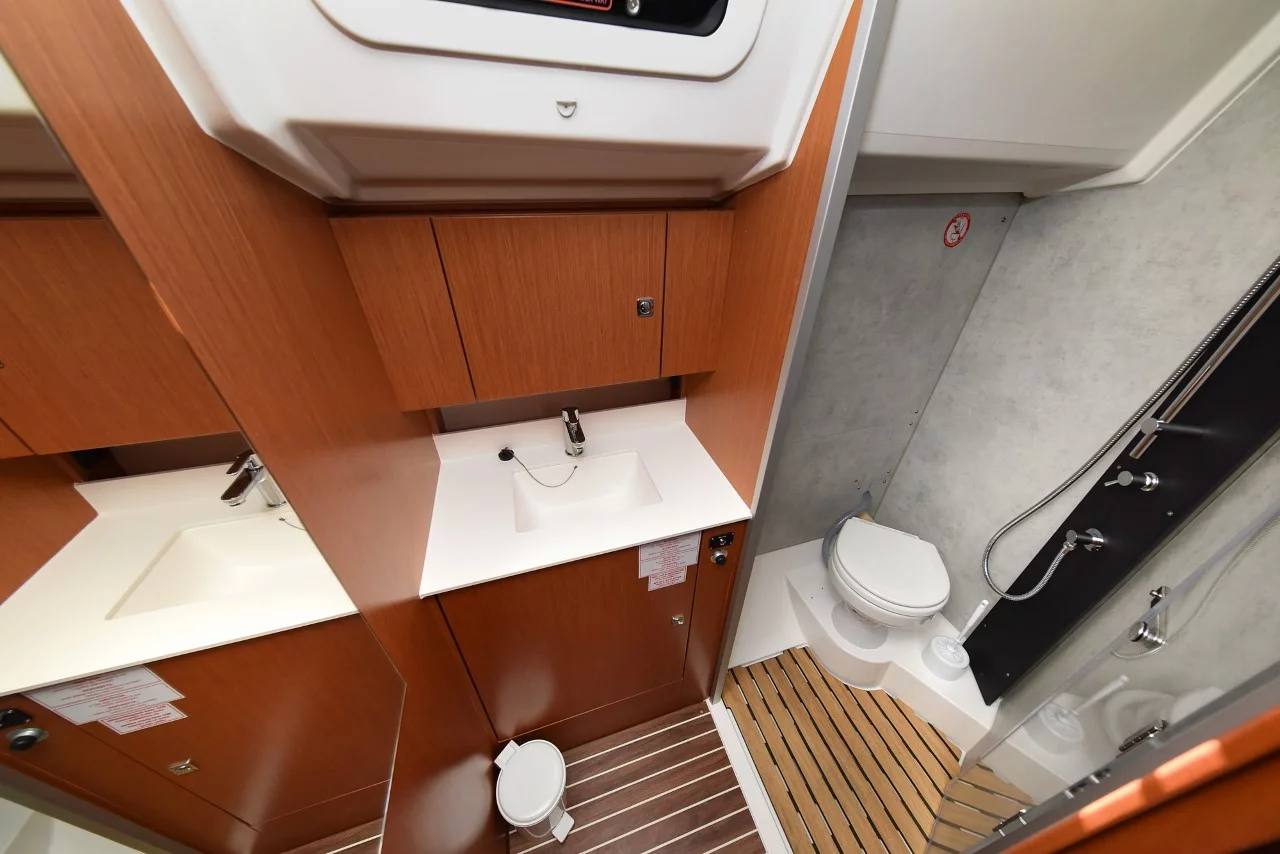Bavaria C42 (Dna)  - 37