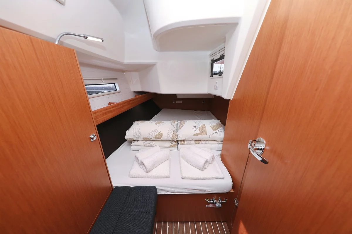 Bavaria Cruiser 37 - 3 cab. (Spectrum)  - 18