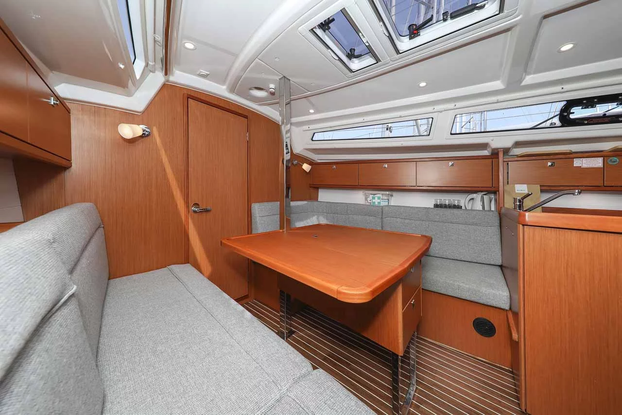 Bavaria Cruiser 34 - 2 cab. (Funky 4ever)  - 12