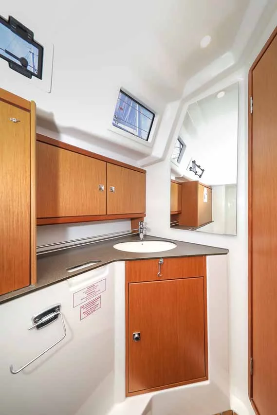 Bavaria Cruiser 34 - 2 cab. (Funky 4ever)  - 25