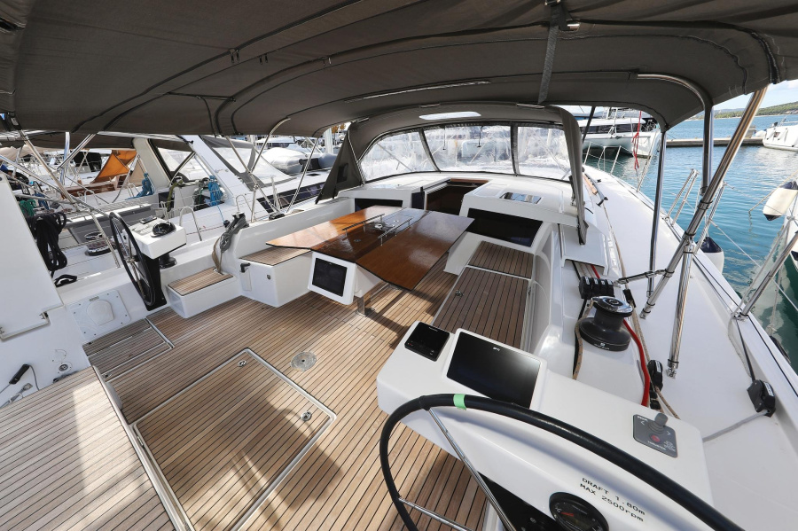 Photo #6 - Dufour 470 - 5 cab. (Pura Vida) in Trogir - 36683