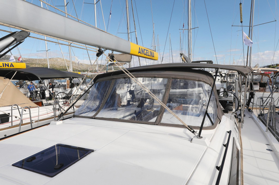 Photo #11 - Dufour 470 - 5 cab. (Pura Vida) in Trogir - 36683