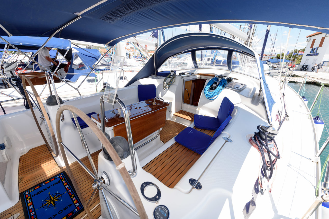 Photo #3 - Bavaria 42 Cruiser (Blue Queen) in Trogir - 36673