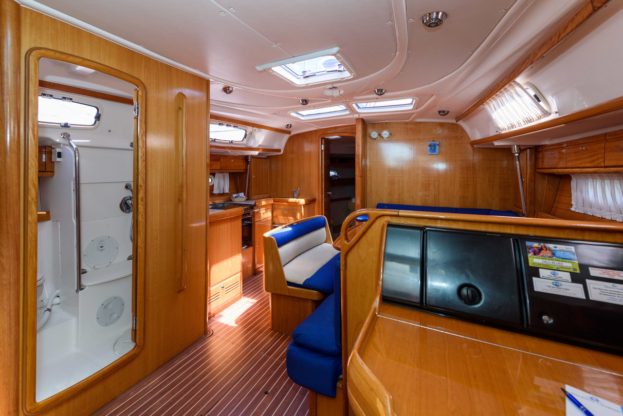 Photo #4 - Bavaria 42 Cruiser (Blue Queen) in Trogir - 36673
