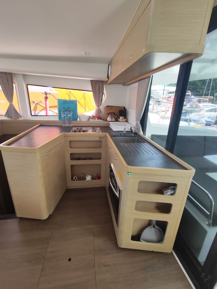 Lagoon 42 - 4 + 2 cab. — photo 7