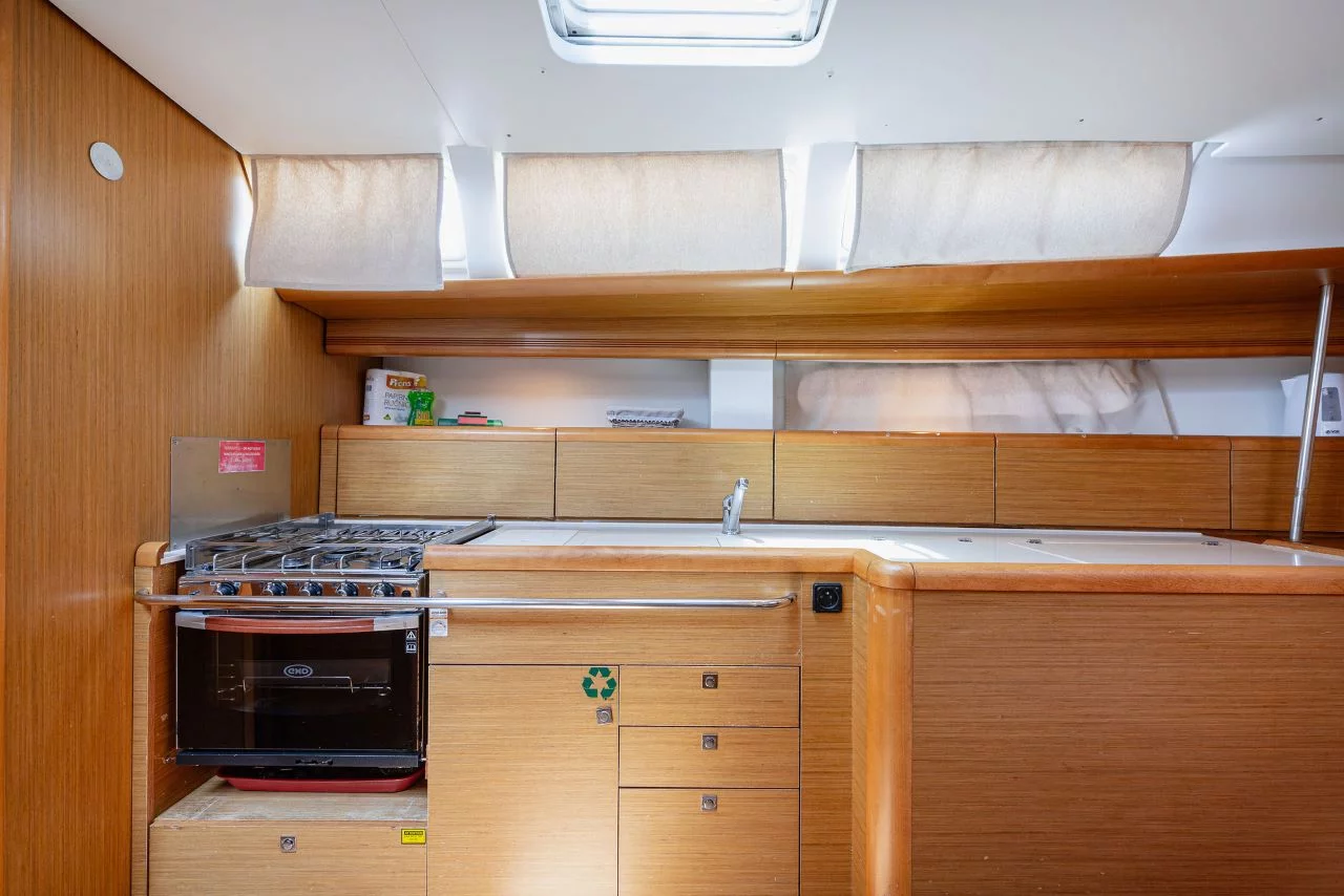 Sun Odyssey 49i (Ana B.)  - 27