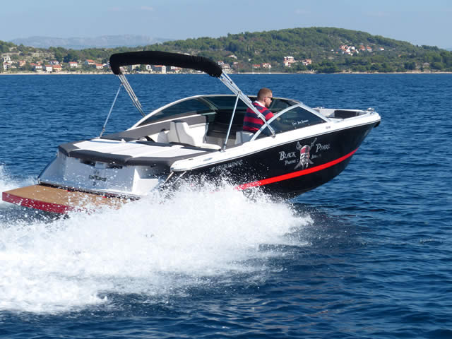 Photo #3 - Four Winns H210 (Black Pearl) in Tribunj - 36735