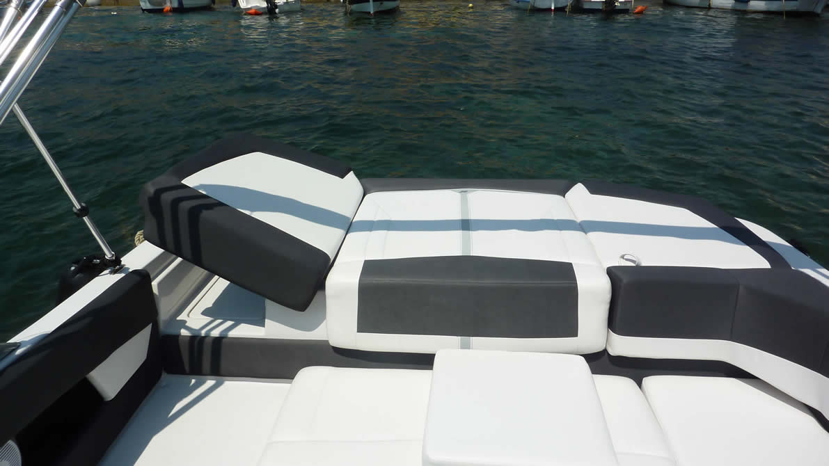 Photo #12 - Four Winns H210 (Black Pearl) in Tribunj - 36735