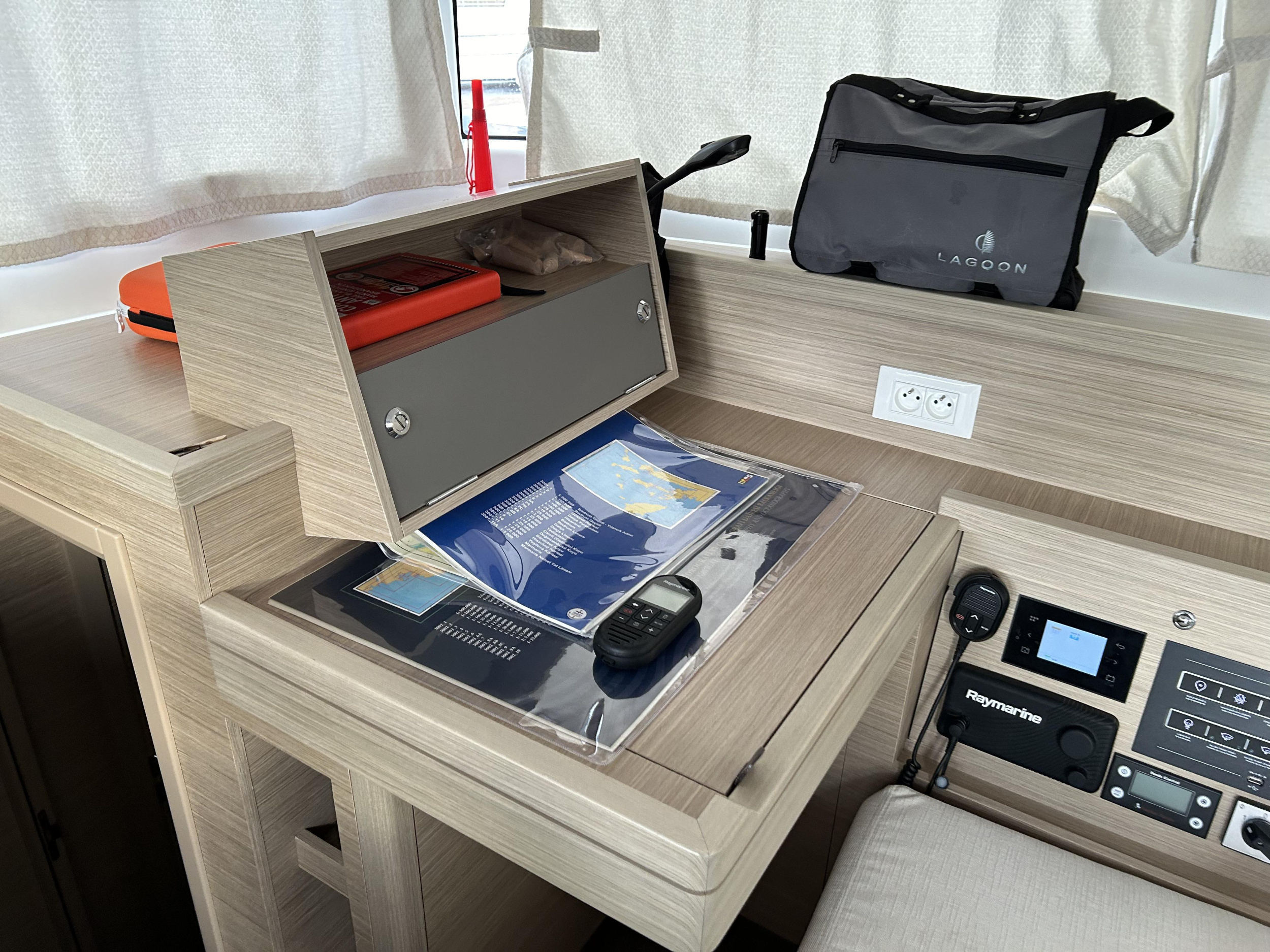 Lagoon 40 - 4 + 2 cab — photo 19