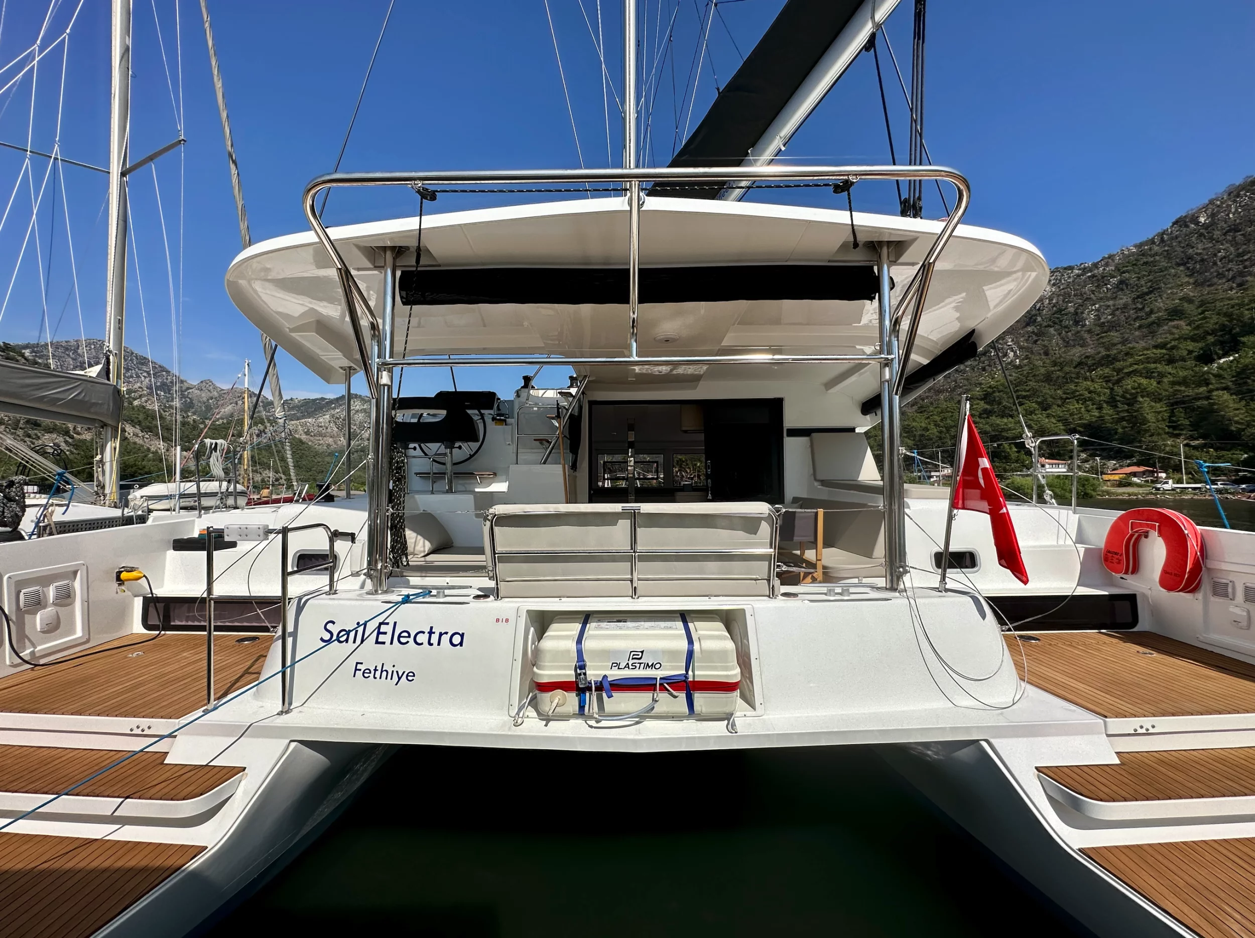 Lagoon 42 - 4 + 2 cab. (Sail Electra)  - 2
