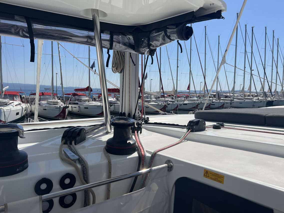 Photo #6 - Lagoon 42 - 4 + 2 cab. (Top Light) in Split - 36772