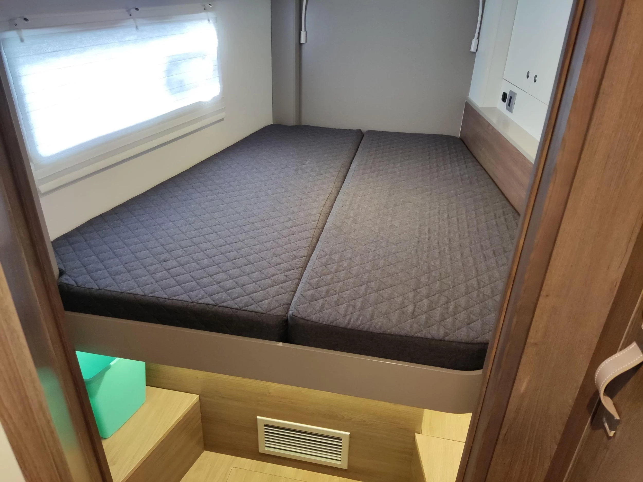Bali 4.2 - 4 + 2 cab. (Norman)  - 18