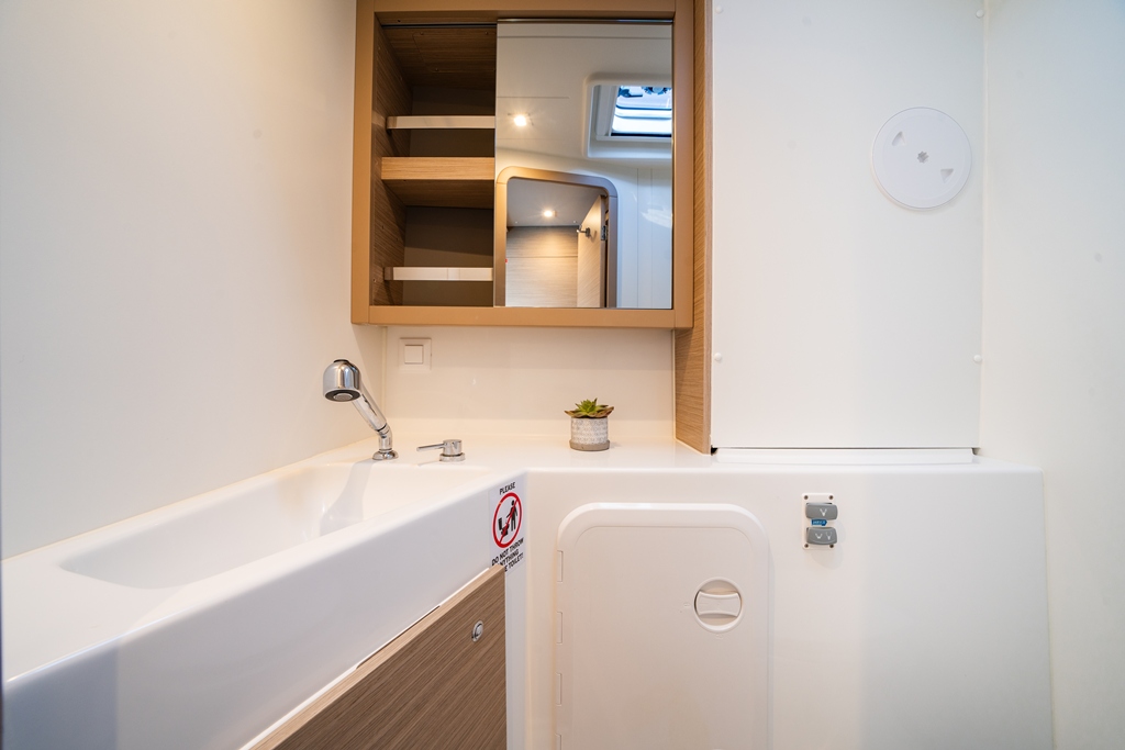 Lagoon 42 - 4 + 2 cab. — photo 19