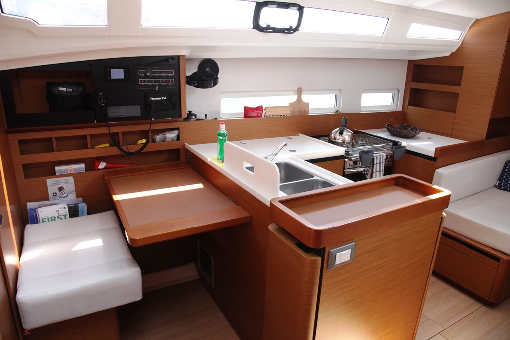 Sun Odyssey 410 - 3 cab. — photo 6