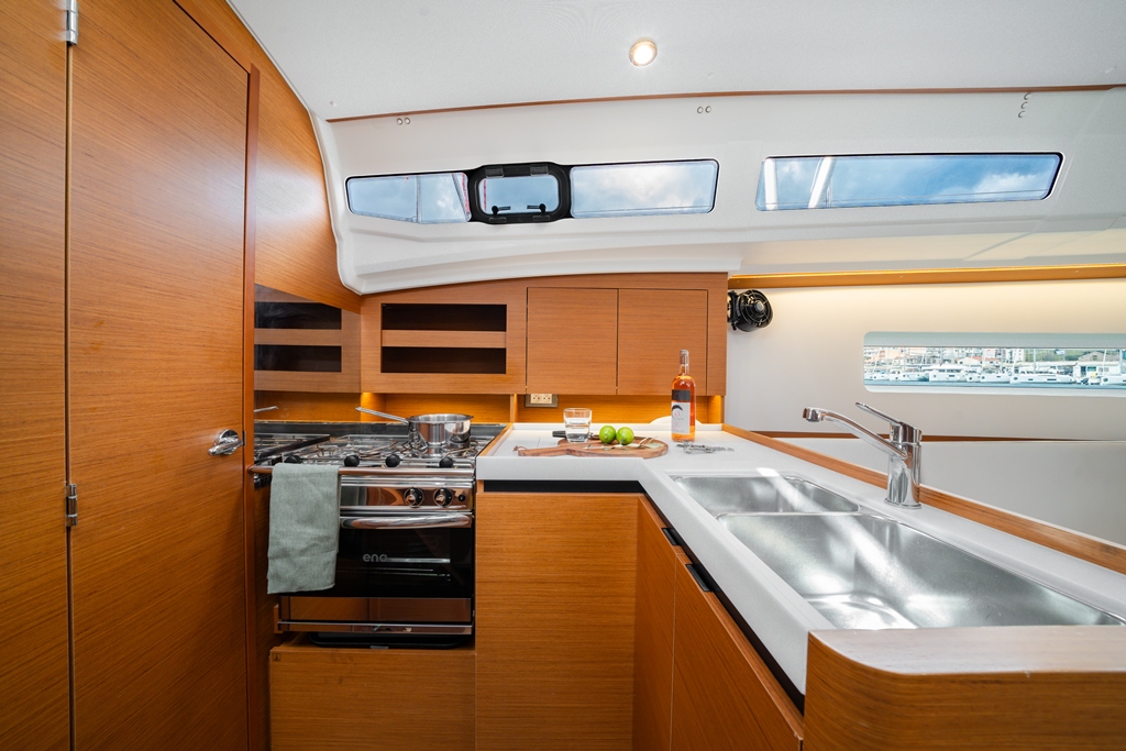 Sun Odyssey 380 - 3 cab. — photo 7