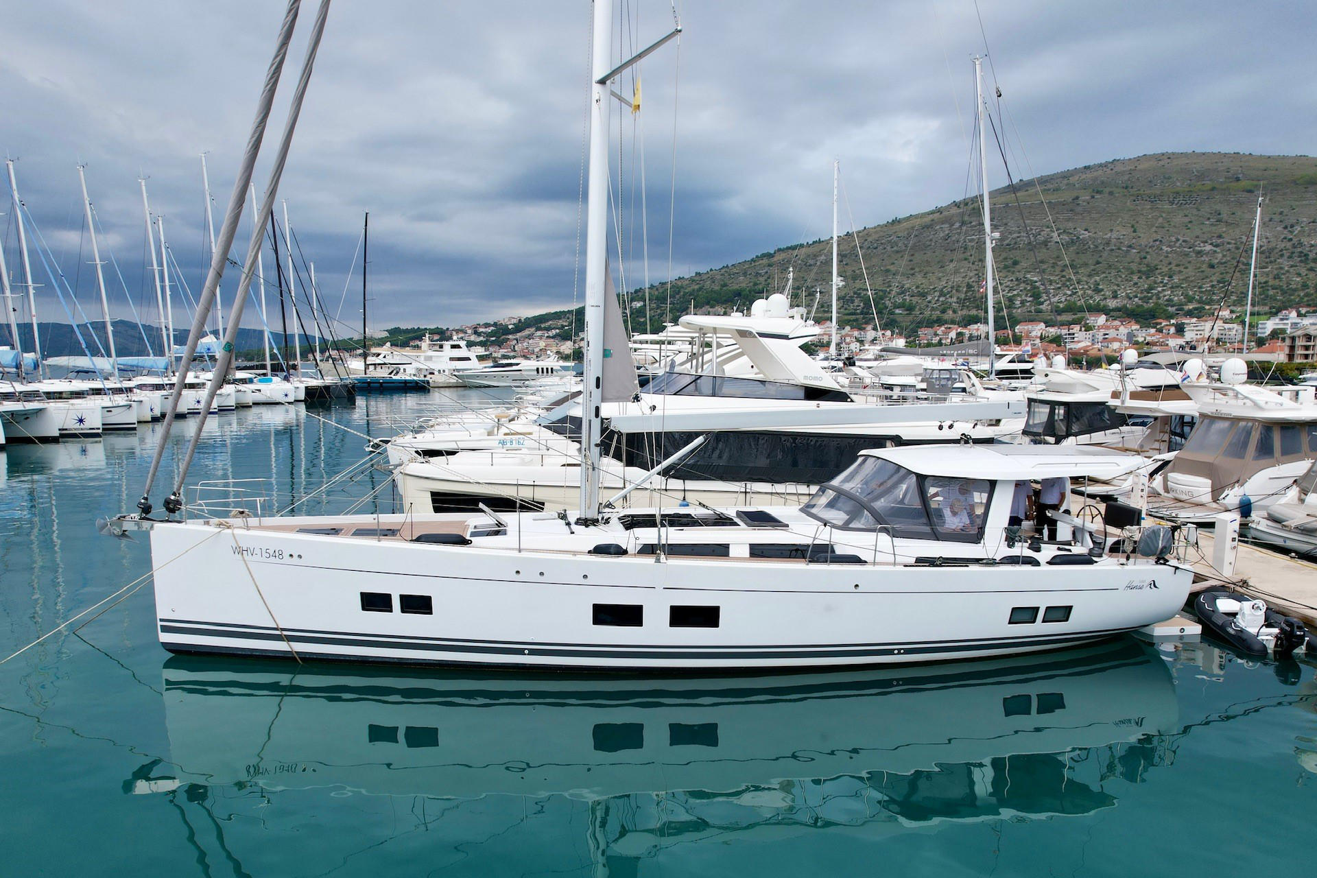 Hanse 588 - 3 + 1 cab. — photo 16