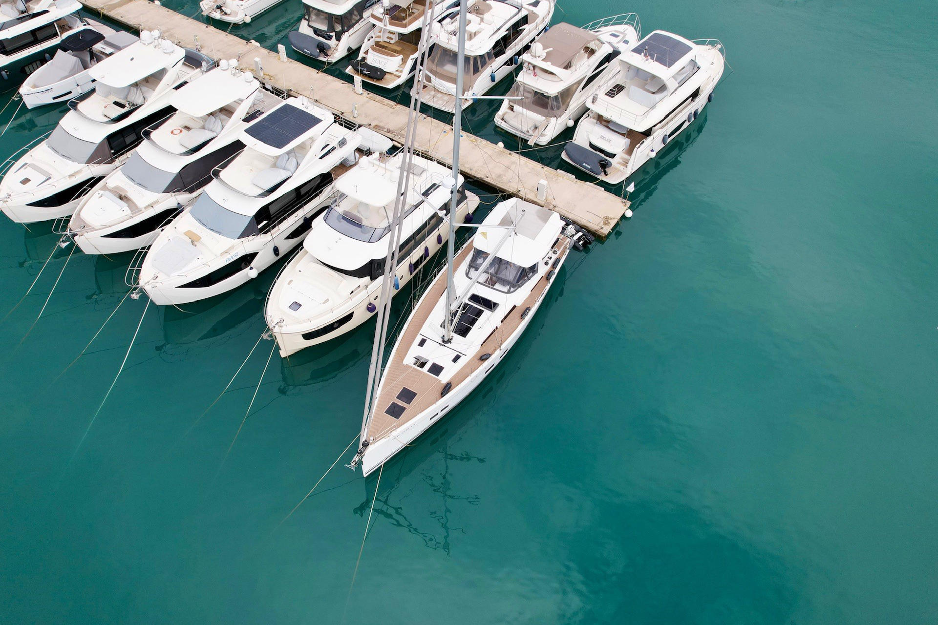 Hanse 588 - 3 + 1 cab. — photo 26