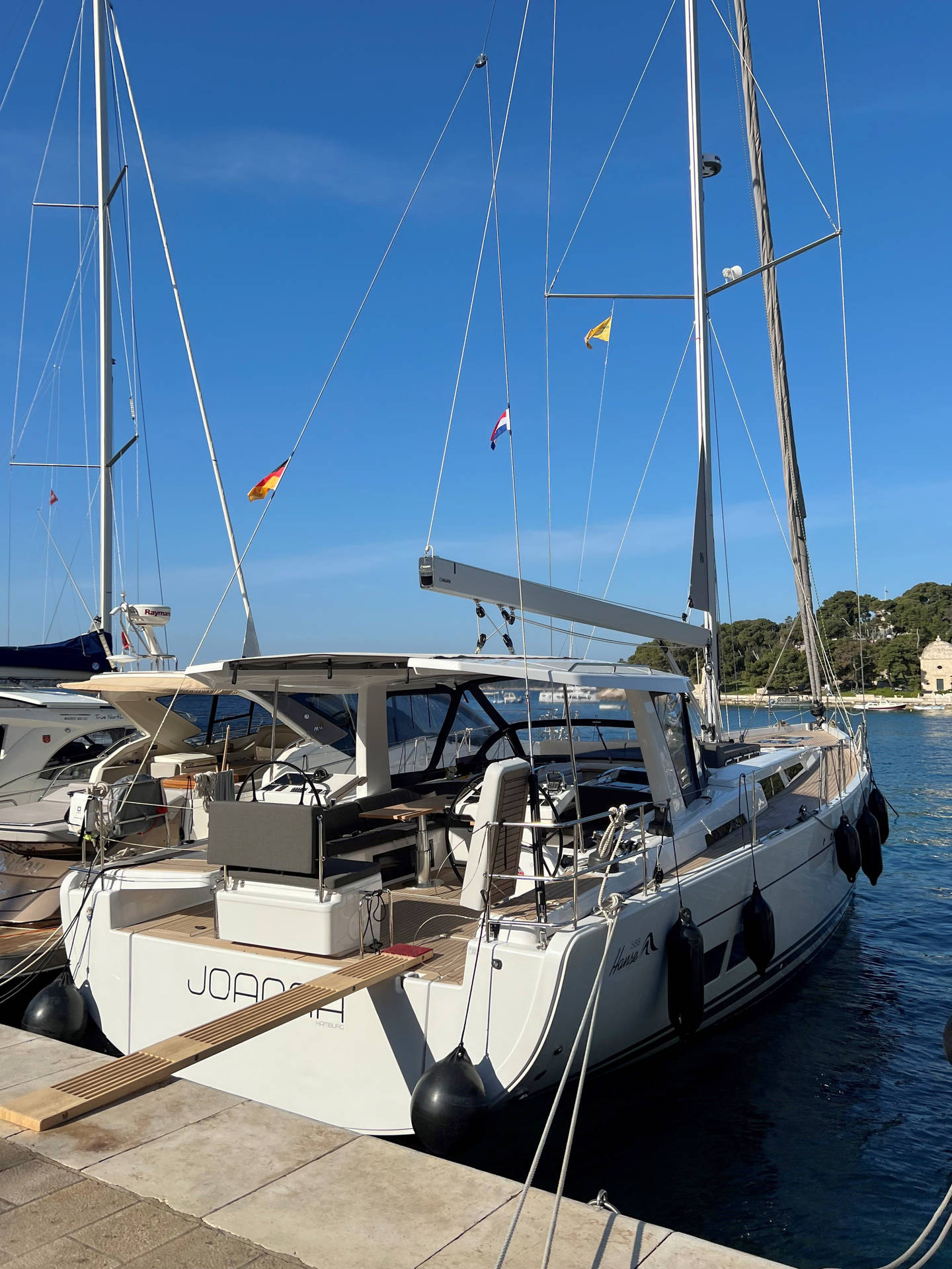Hanse 588 - 3 + 1 cab. — photo 27