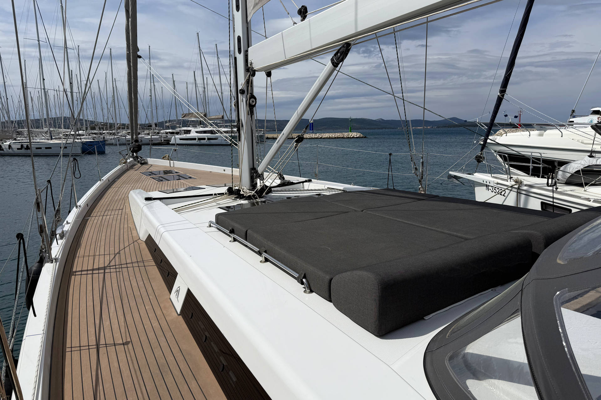 Hanse 588 - 3 + 1 cab. — photo 43