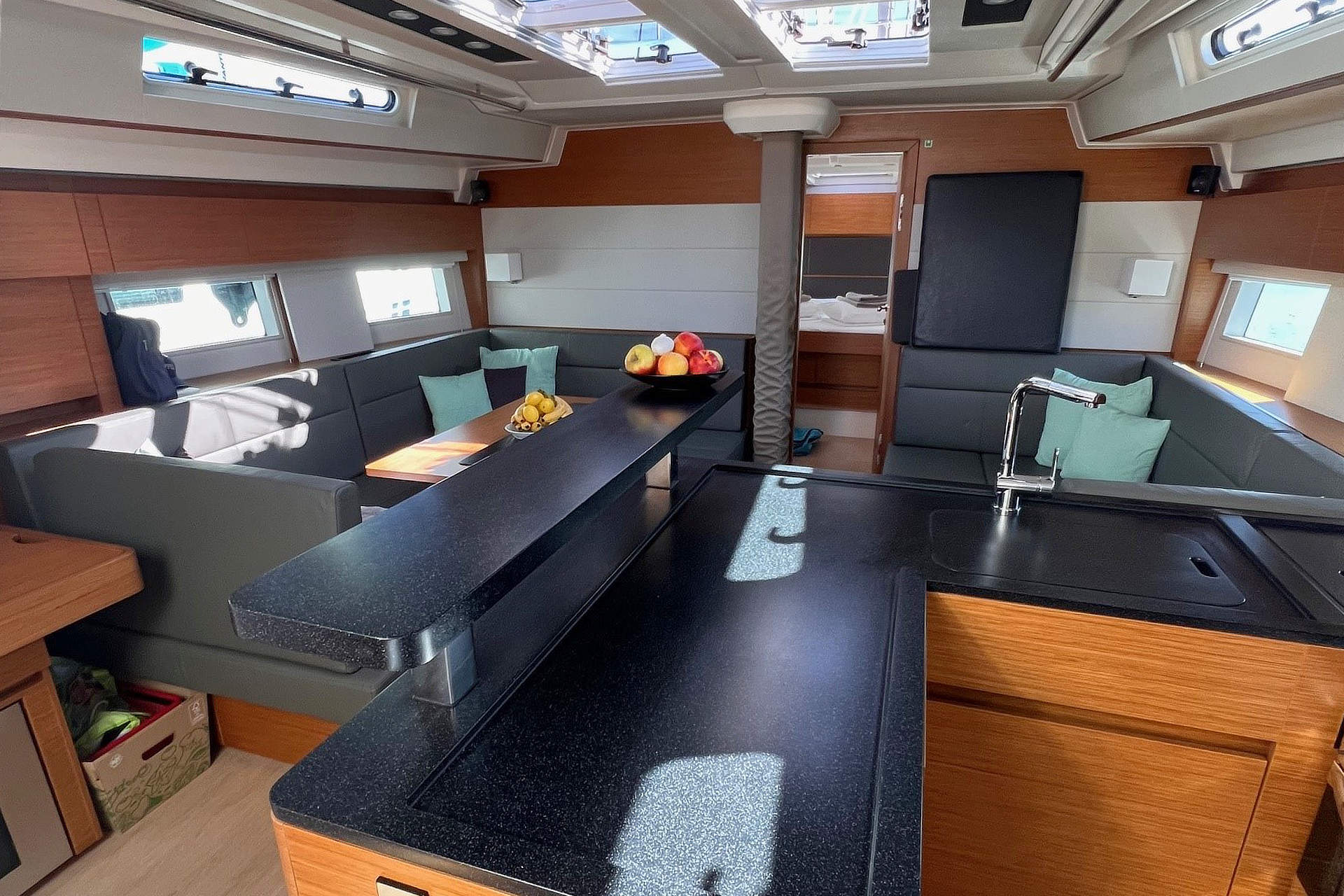 Hanse 588 - 3 + 1 cab. — photo 48