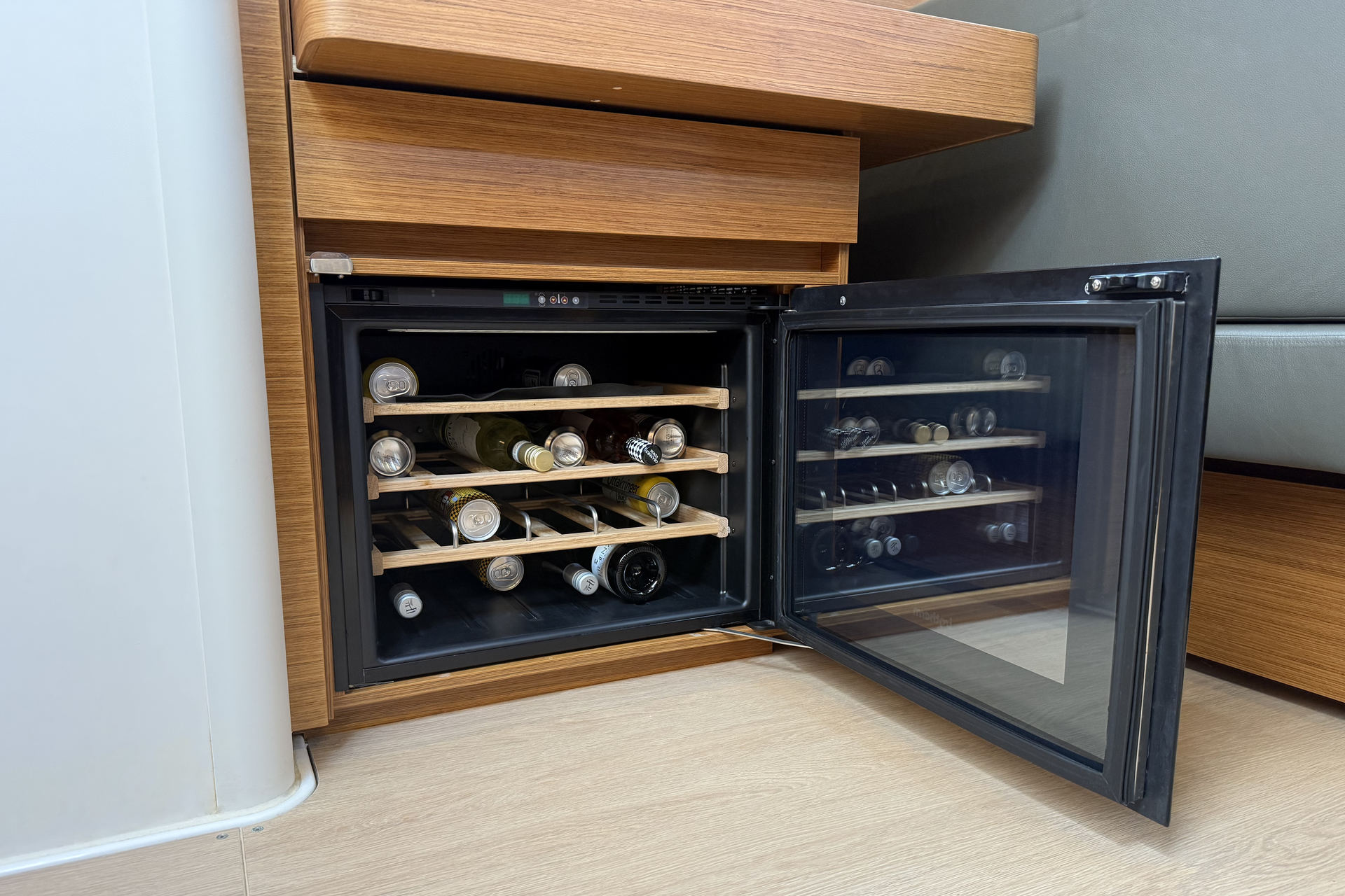 Hanse 588 - 3 + 1 cab. — photo 4