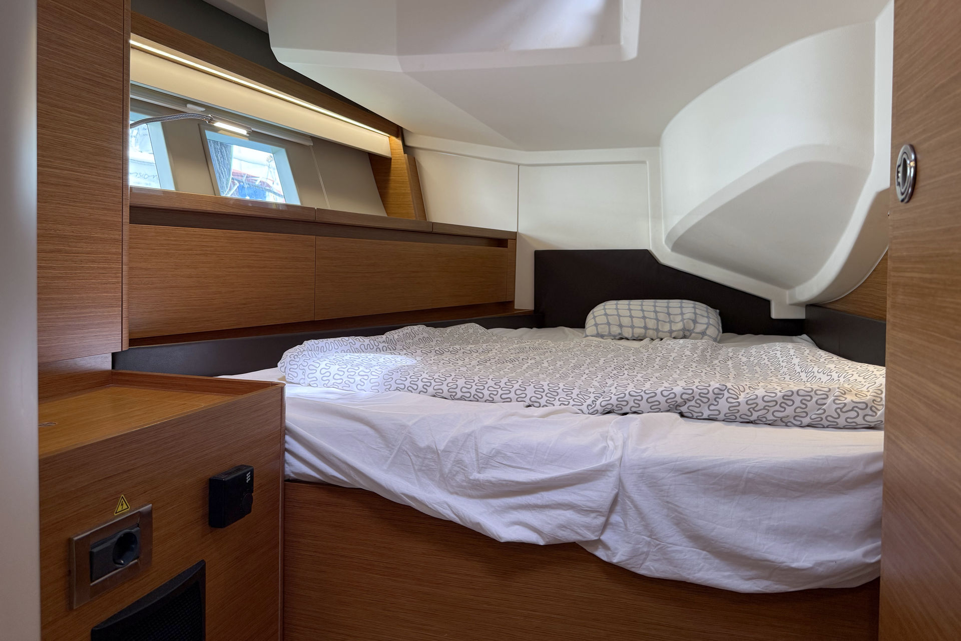Hanse 588 - 3 + 1 cab. — photo 8
