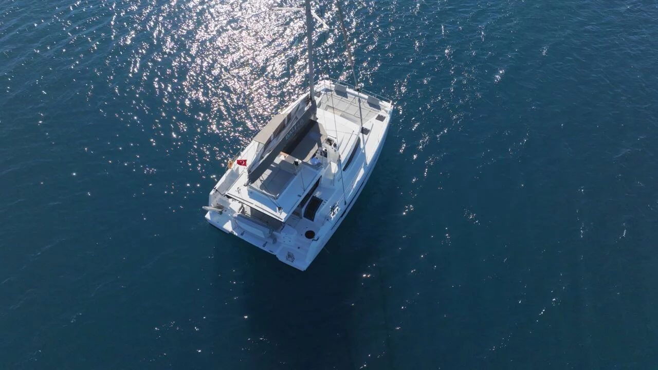Bali 4.8 - 4 + 1 cab. (Ediba Taurus)  - 3