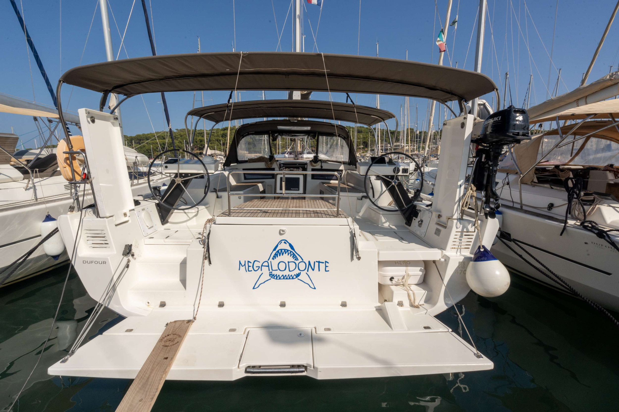 Photo #1 - Dufour 470 - 4 + 1 cab. (MEGALODONTE) en Port Pin Rolland - 36966