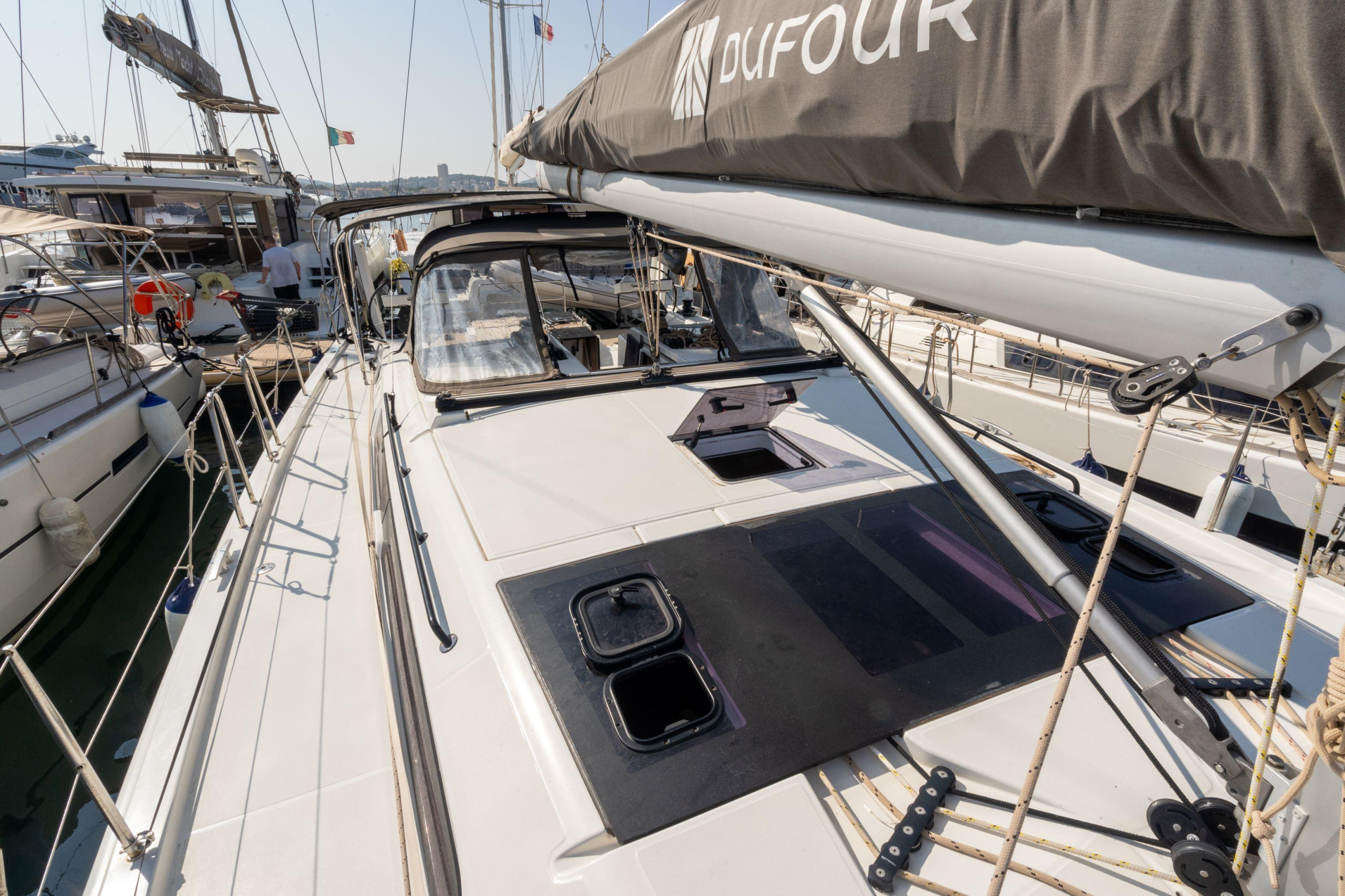Photo #4 - Dufour 470 - 4 + 1 cab. (MEGALODONTE) en Port Pin Rolland - 36966