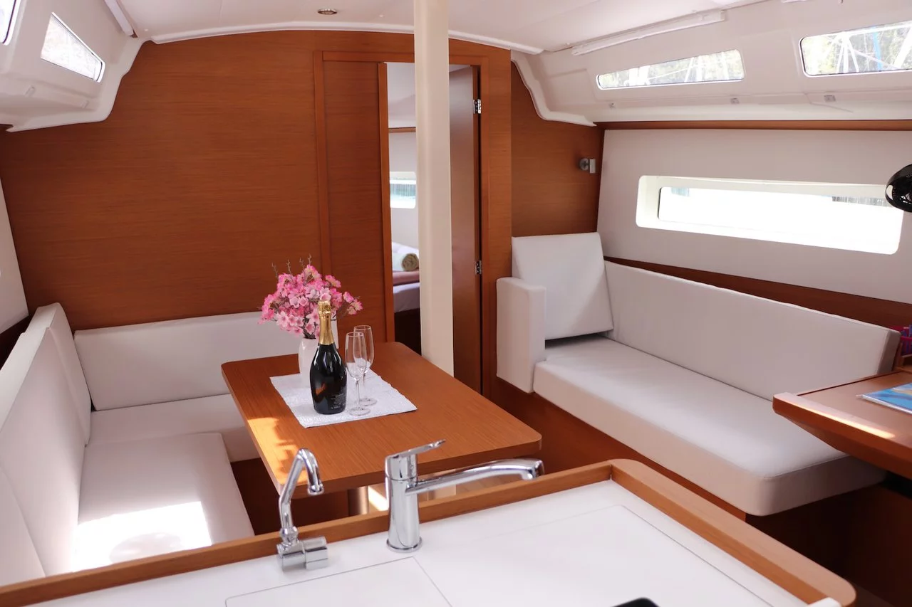Sun Odyssey 380 (Bura Kiss)  - 8