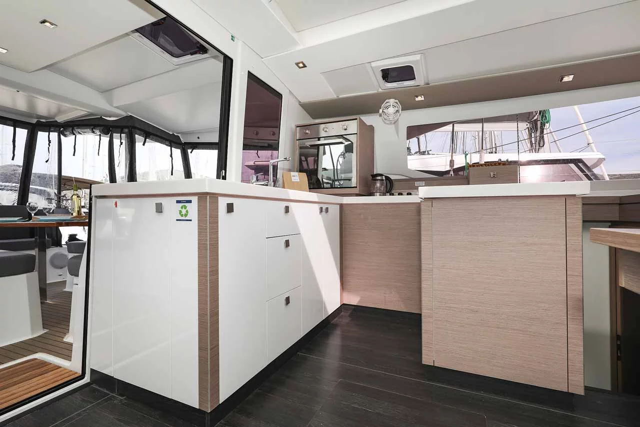 Fountaine Pajot Astrea 42 - 4 + 1 cab. (Ariel)  - 13